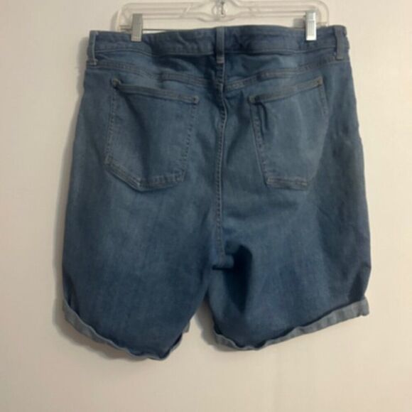 Boutique 5 pocket denim cuffed Bermuda shorts. size 18W - Picture 2 of 4